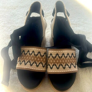 UGG Sz 9.5 Abbot Ankle Wrap Espadrille Neutral Sandals W/ Tribal Embroidery NWT